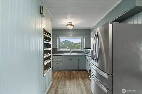 Kitchen - 513 E St, Cosmopolis, WA 98537 photo 2 of 2