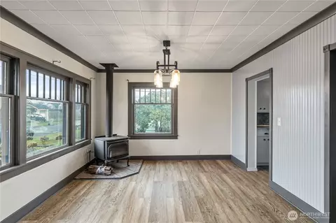 Living - 513 E St, Cosmopolis, WA 98537 photo 2 of 4