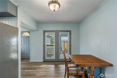 Entry Way - 513 E St, Cosmopolis, WA 98537 photo 3 of 7