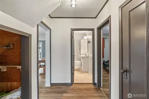 Entry Way - 513 E St, Cosmopolis, WA 98537 photo 2 of 7