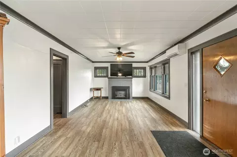 Living - 513 E St, Cosmopolis, WA 98537 photo 1 of 4