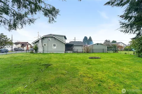 Exterior - 513 E St, Cosmopolis, WA 98537 photo 5 of 6
