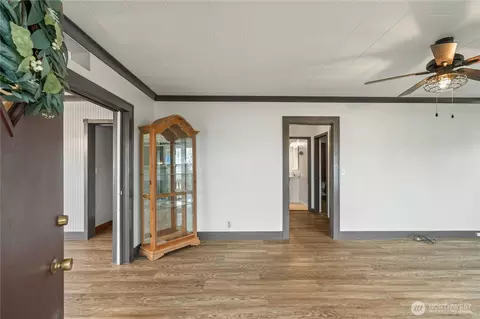 Entry Way - 513 E St, Cosmopolis, WA 98537 photo 1 of 7