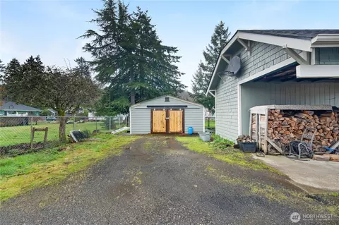 Exterior - 513 E St, Cosmopolis, WA 98537 photo 4 of 6
