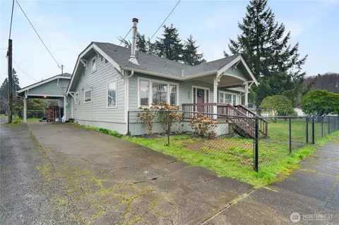 Exterior - 513 E St, Cosmopolis, WA 98537 photo 3 of 6