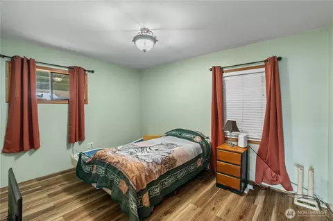 Bedroom - 513 E St, Cosmopolis, WA 98537 photo 1 of 3