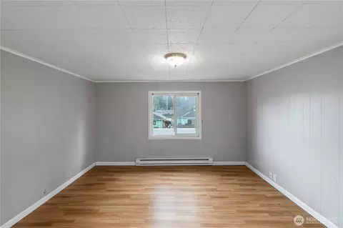 Living - 513 E St, Cosmopolis, WA 98537 photo 3 of 4