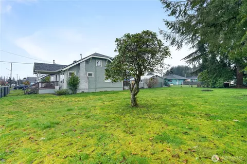 Exterior - 513 E St, Cosmopolis, WA 98537 photo 6 of 6