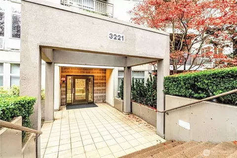 3221 SW Avalon Way #413, Seattle, WA 98126