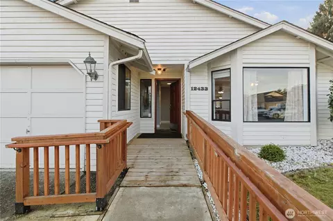 12433 SE 275th Pl, Kent, WA 98030