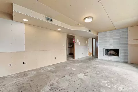 Living - 9029 Eastview Ave, Everett, WA 98208 photo 5 of 6