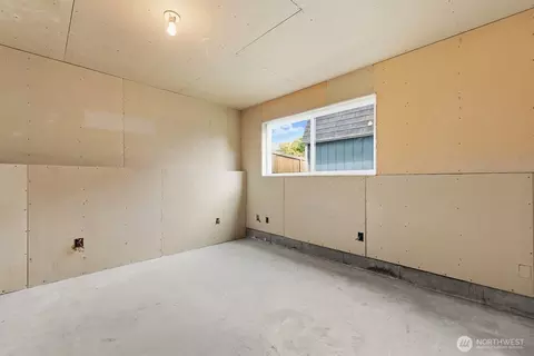 Bedroom - 9029 Eastview Ave, Everett, WA 98208 photo 9 of 10