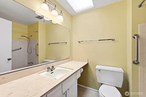 Bath - 9029 Eastview Ave, Everett, WA 98208 photo 3 of 3