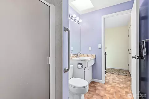 Bath - 9029 Eastview Ave, Everett, WA 98208 photo 1 of 3