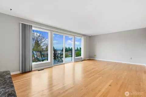Living - 9029 Eastview Ave, Everett, WA 98208 photo 1 of 6