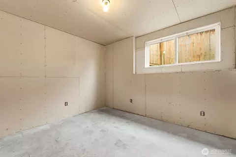 Bedroom - 9029 Eastview Ave, Everett, WA 98208 photo 8 of 10