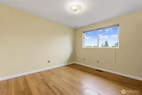 Bedroom - 9029 Eastview Ave, Everett, WA 98208 photo 4 of 10