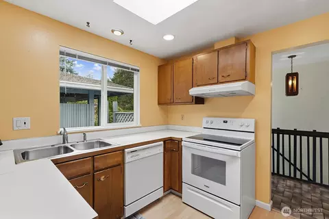 Kitchen - 9029 Eastview Ave, Everett, WA 98208 photo 1 of 3