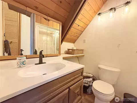 Bath - 75 Highland Loop, Ronald, WA 98940 photo 1 of 2