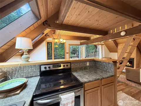 Kitchen - 75 Highland Loop, Ronald, WA 98940 photo 2 of 3