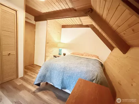 Bedroom - 75 Highland Loop, Ronald, WA 98940 photo 2 of 7