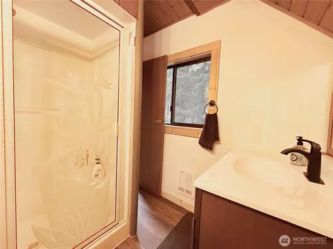 Bath - 75 Highland Loop, Ronald, WA 98940 photo 2 of 2