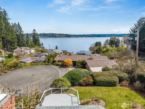 2121 Beverly Beach Dr NW, Olympia, WA 98502