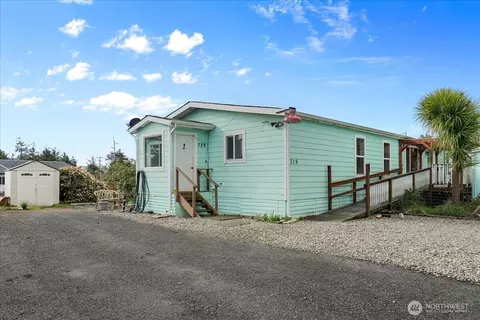 729 Edgewood Ave NE, Ocean Shores, WA 98569