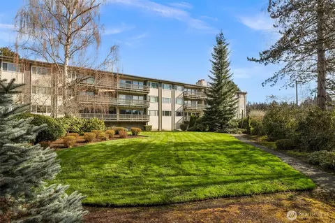 2500 81st Ave SE #118, Mercer Island, WA 98040