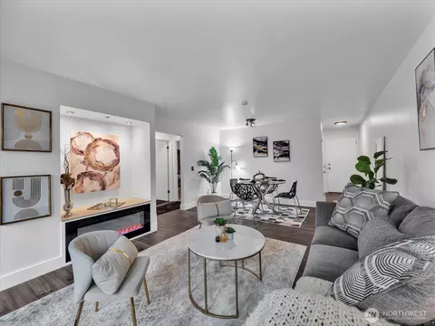 4813 180th St SW #C202, Lynnwood, WA 98037