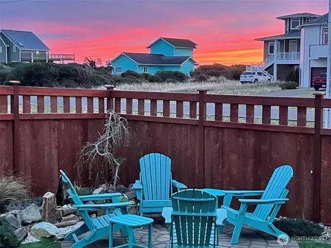 1116 Ocean Shores Blvd SW, Ocean Shores, WA 98569