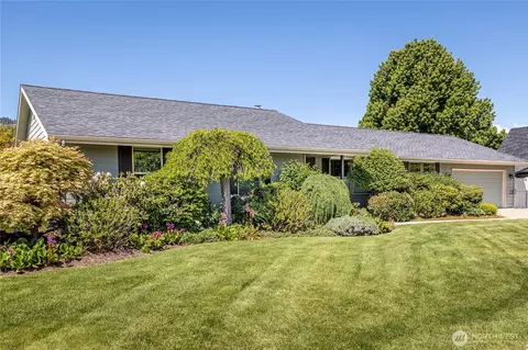 1484 Elmwood St, Wenatchee, WA 98801