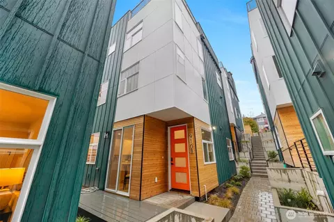 910 15th Ave #B, Seattle, WA 98122