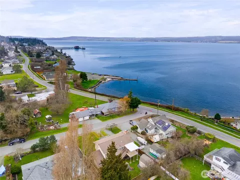 809 NE Perkins St, Coupeville, WA 98239