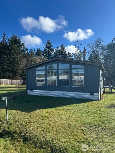 80 Salmon St, Clallam Bay, WA 98326