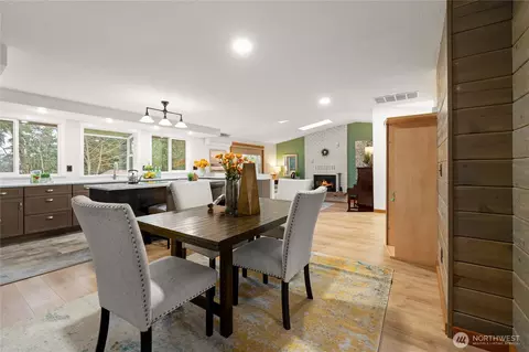 Dining - 8423 32nd Ave SE, Everett, WA 98208 photo 1 of 2