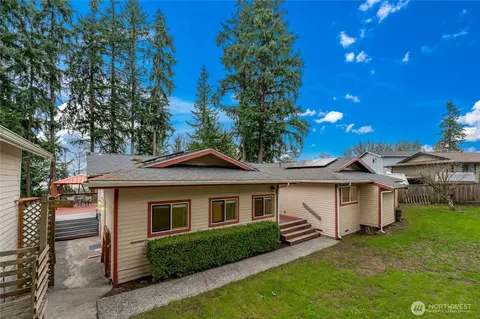 Exterior - 8423 32nd Ave SE, Everett, WA 98208 photo 4 of 5