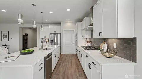 Kitchen - 3555 Elmont Ave, Enumclaw, WA 98022 photo 2 of 4