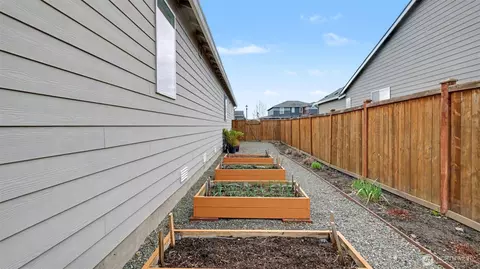 Exterior - 3555 Elmont Ave, Enumclaw, WA 98022 photo 4 of 6