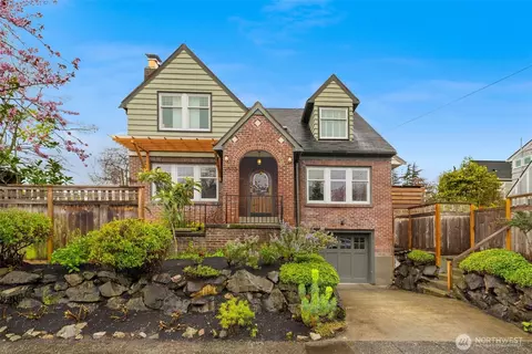 2502 E Roanoke St, Seattle, WA 98112