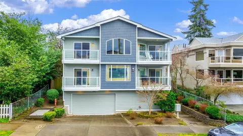 550 Dayton St #201, Edmonds, WA 98020