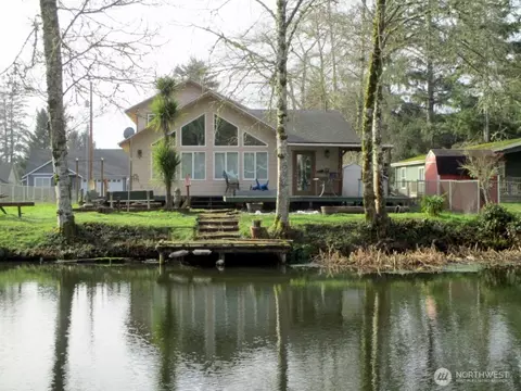 950 Falls Of Clyde Loop SE, Ocean Shores, WA 98569