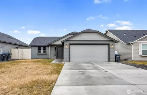 1104 W Maple Dr, Moses Lake, WA 98837