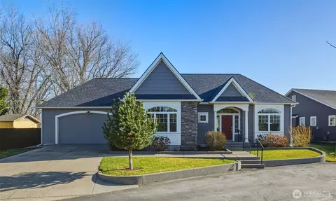 1164 SE Creekside Dr, College Place, WA 99324