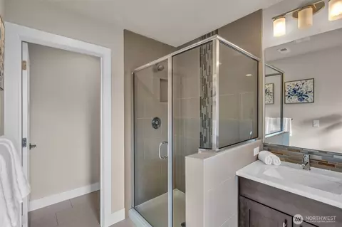 Bath - 1216 199th St SE, Bothell, WA 98012 photo 2 of 5