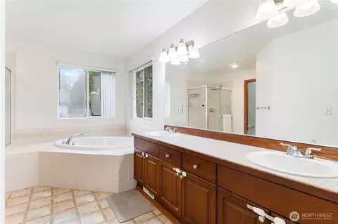 Bath - 15428 SE 252nd Pl, Covington, WA 98042 photo 1 of 2