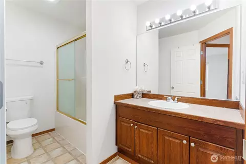 Bath - 15428 SE 252nd Pl, Covington, WA 98042 photo 2 of 2