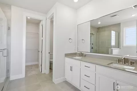 Bath - 755 Weaver Dr E, Enumclaw, WA 98022 photo 2 of 3