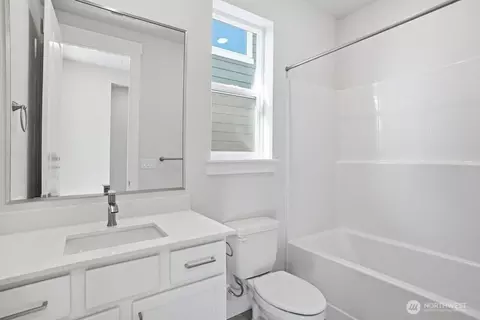 Bath - 755 Weaver Dr E, Enumclaw, WA 98022 photo 3 of 3