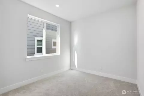 Bedroom - 755 Weaver Dr E, Enumclaw, WA 98022 photo 4 of 4